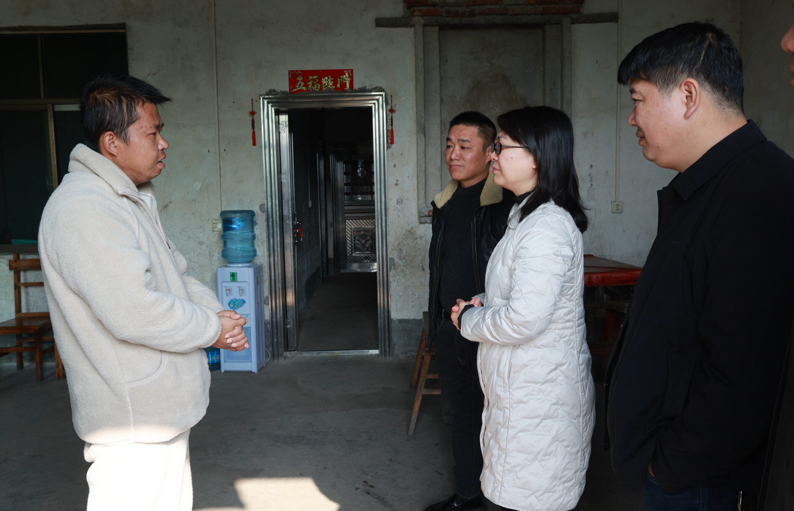 刘洋走访慰问困难群众和“双联”企业职工