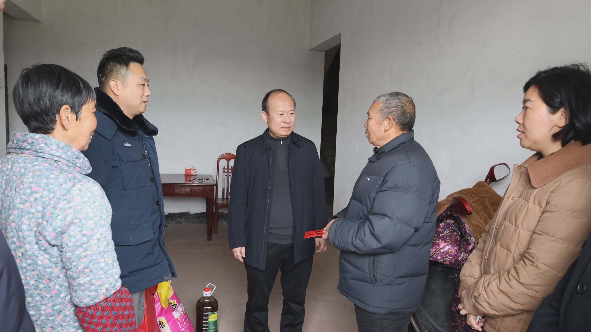 孙浩带队开展春节前走访慰问 督导安全生产工作