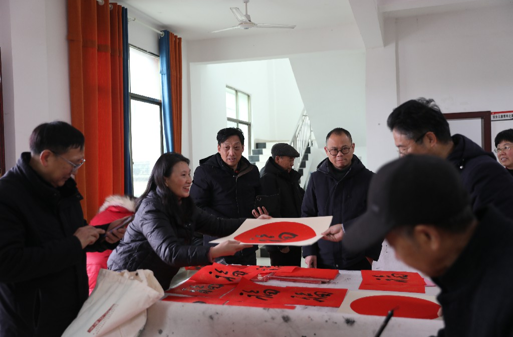 衡阳县：“福”气送到家门口 村民迎春“联”味浓