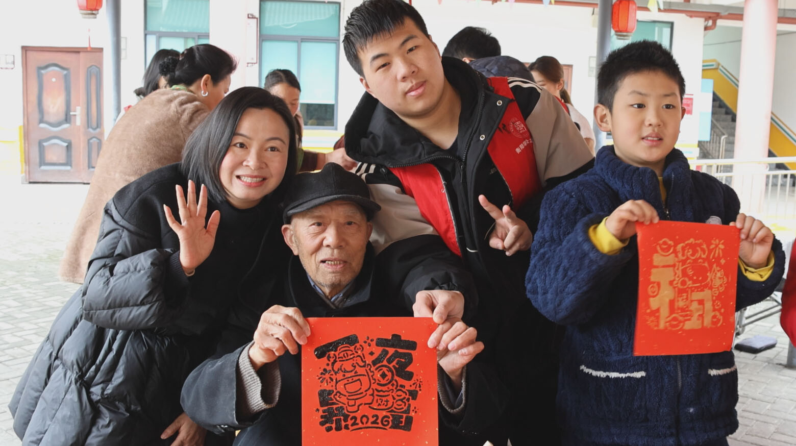 新时代文明实践 | 明翰社区：大手牵小手 情暖敬老院