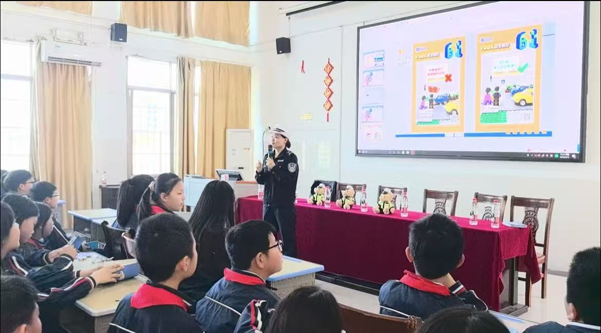 衡阳县江山学校：交警“童”行 守护春日“上学路”