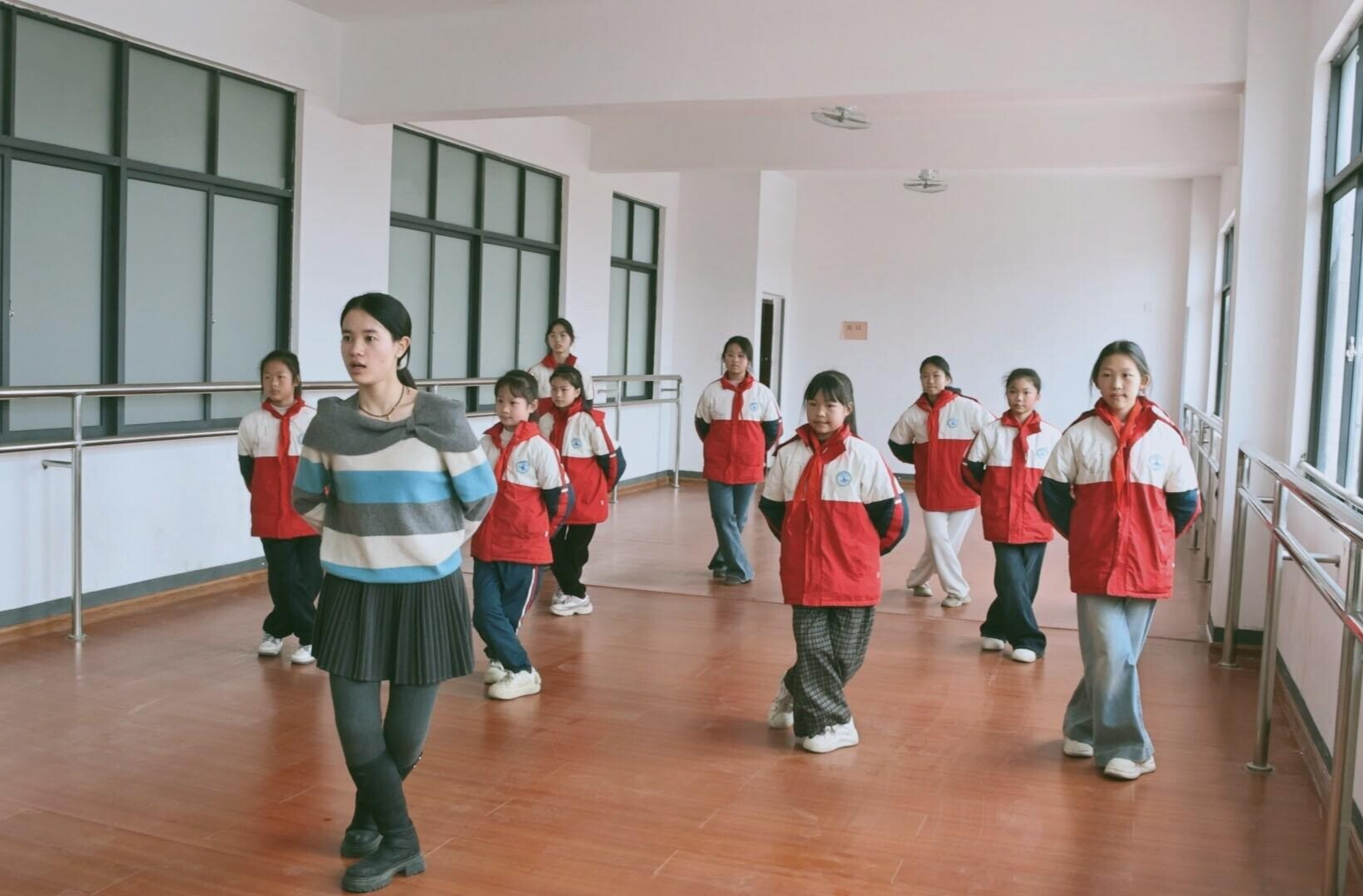 演陂镇中心小学：美育润童心 起舞向未来