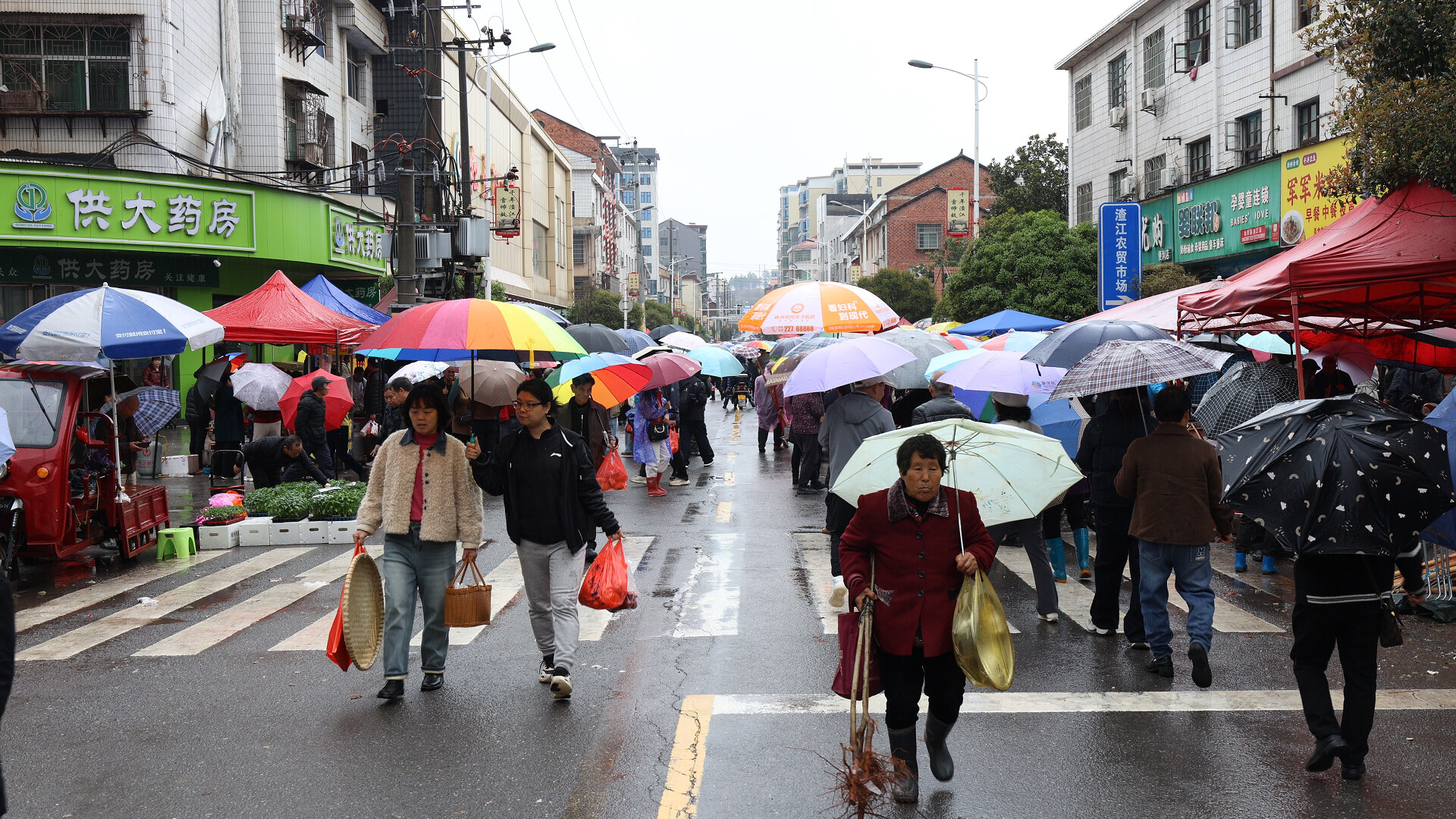 渣江镇：“赶二八”聚人气 激发乡村消费新活力