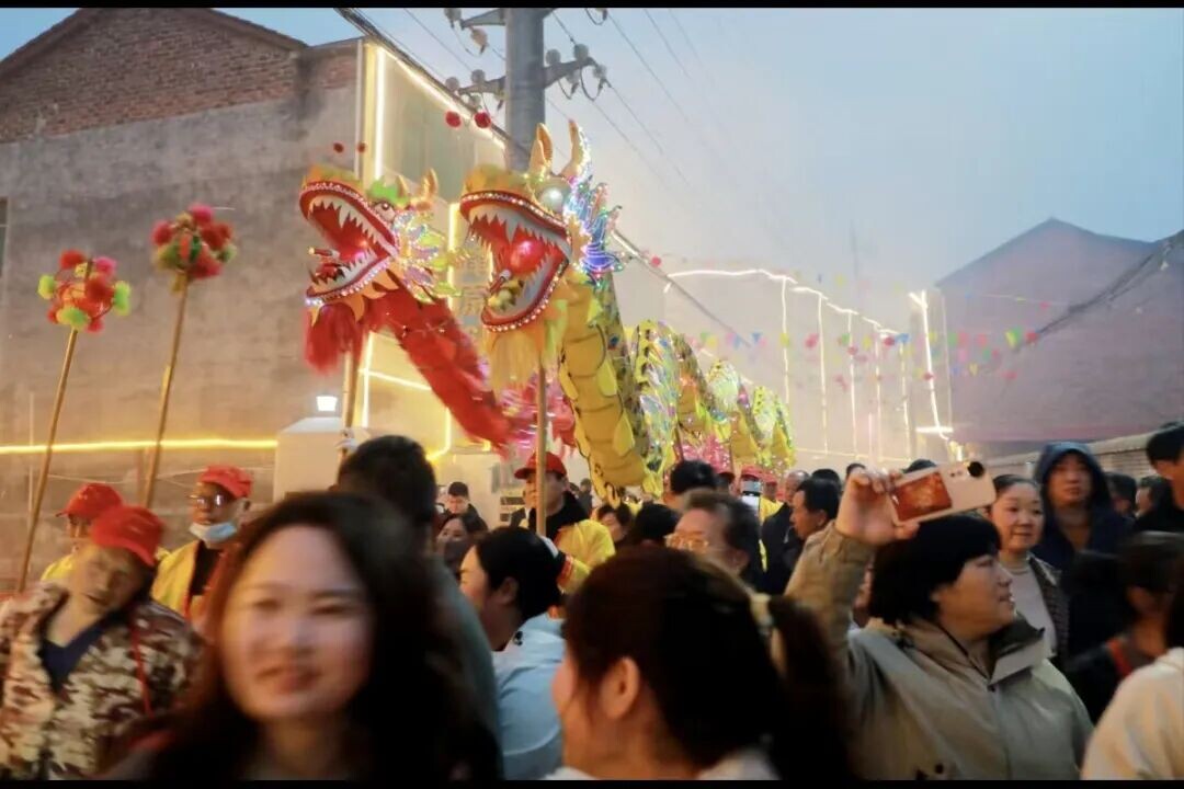 灯火璀璨处，警徽映平安——衡阳县公安交警倾力护航界牌火灯节