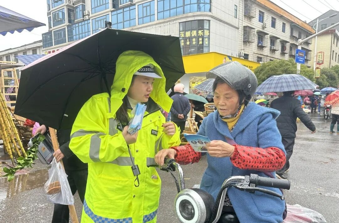 “赶二八！” 衡阳县公安交警护安保畅陪您一起“闹”春社