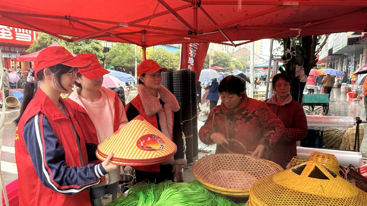 衡阳县渣江中学：感触“赶二八”乡土文脉 践行“学雷锋”志愿服务