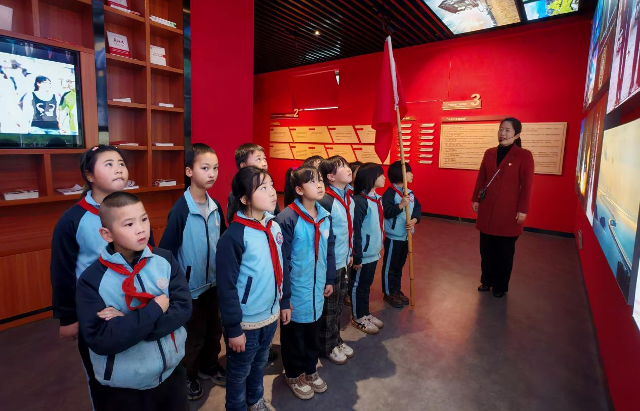 衡阳县礼梓完小开展清明祭英烈活动