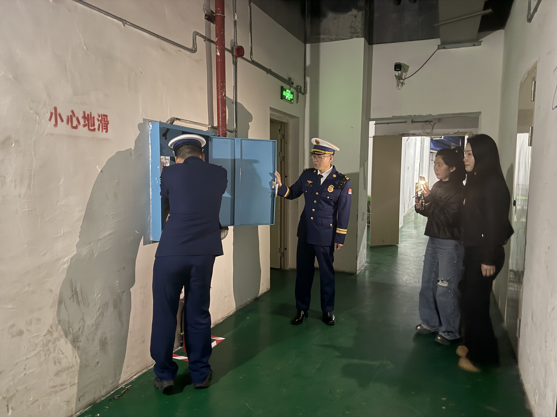 衡阳县消防救援局深入高层建筑开展消防安全检查