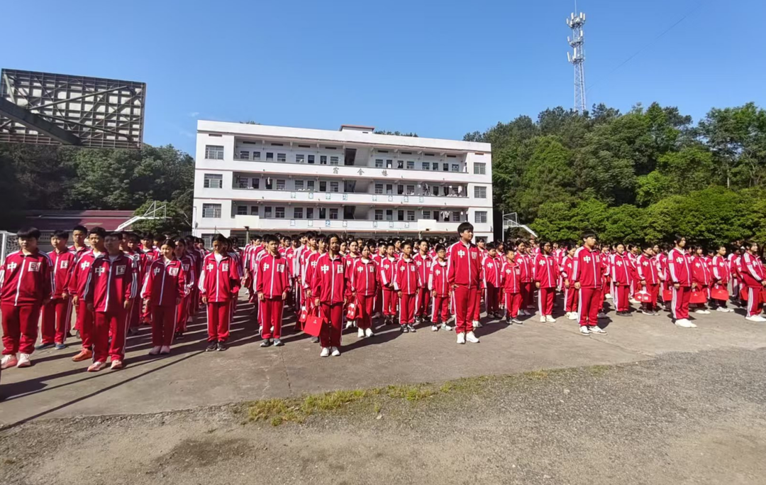 衡阳县汇水中学：汀汀公益暖校园 爱国情怀润心田