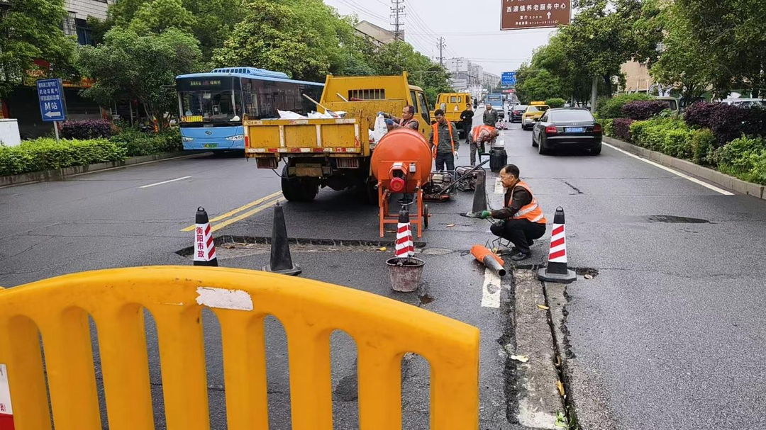县城管执法局：拉网排查除隐患 闭环整改保安全