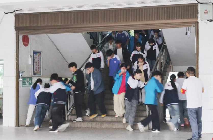 蒸阳安全行 | 县二中：锤炼应急本领 筑牢校园安全防线