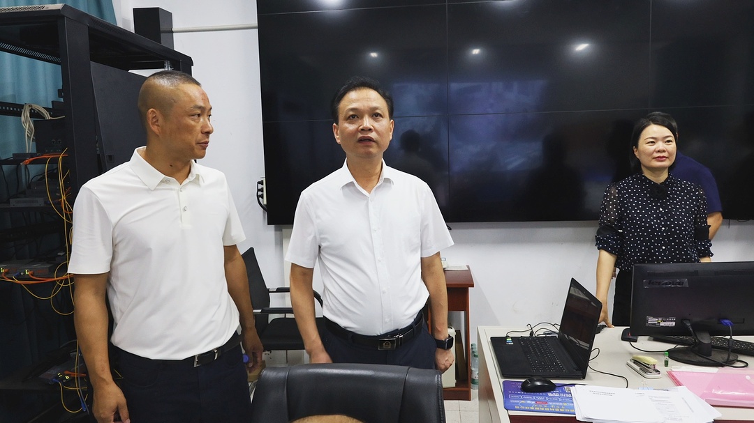 杨峰督导检查高考准备工作 压实工作责任 细化服务举措 确保高考安全平稳有序