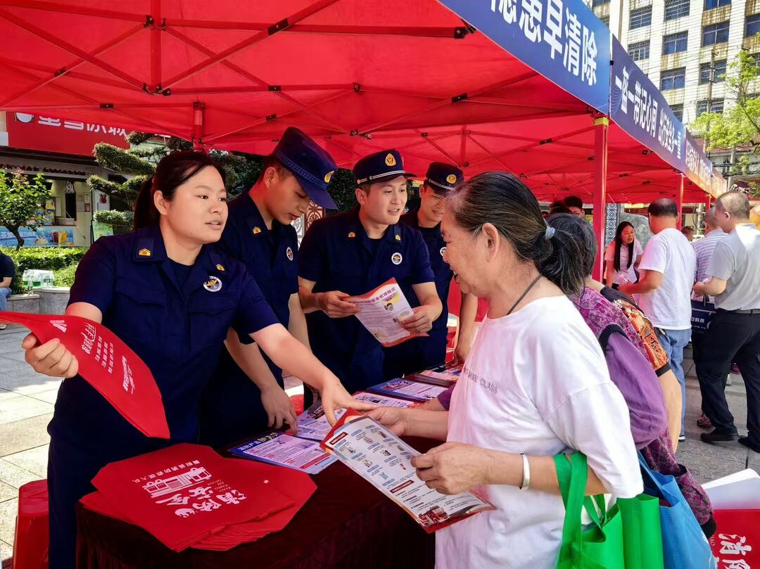 衡阳县消防救援局联合多部门开展“安全生产月”集中宣传活动