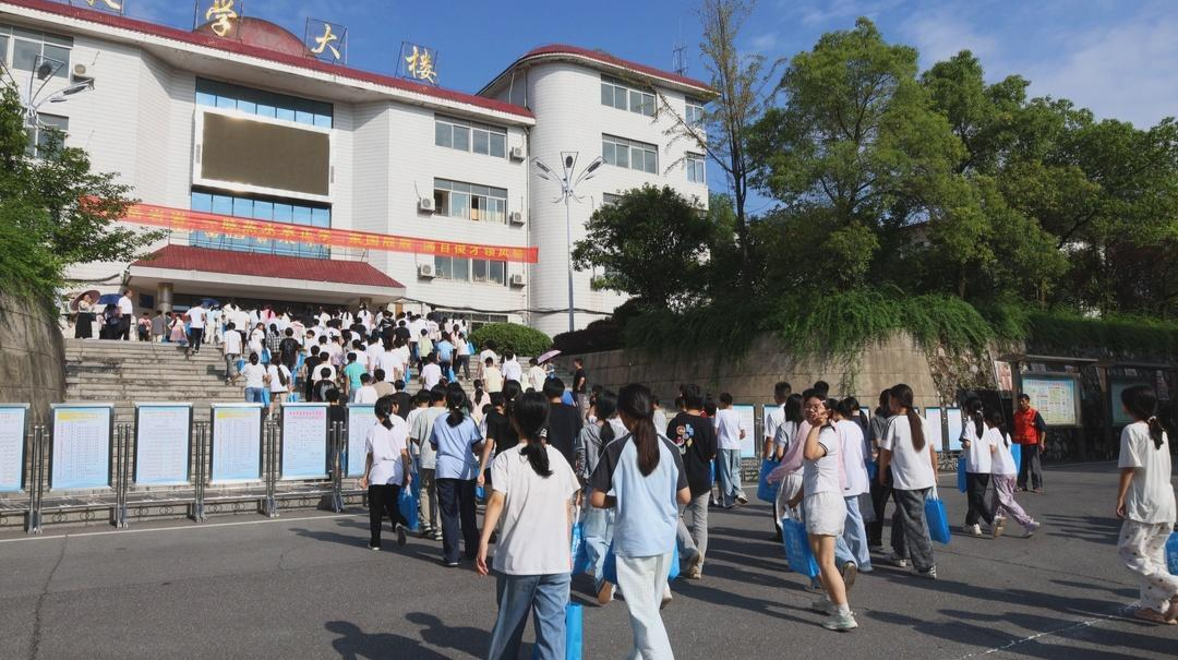 我县21351名考生参加中考 奋力书写成长答卷
