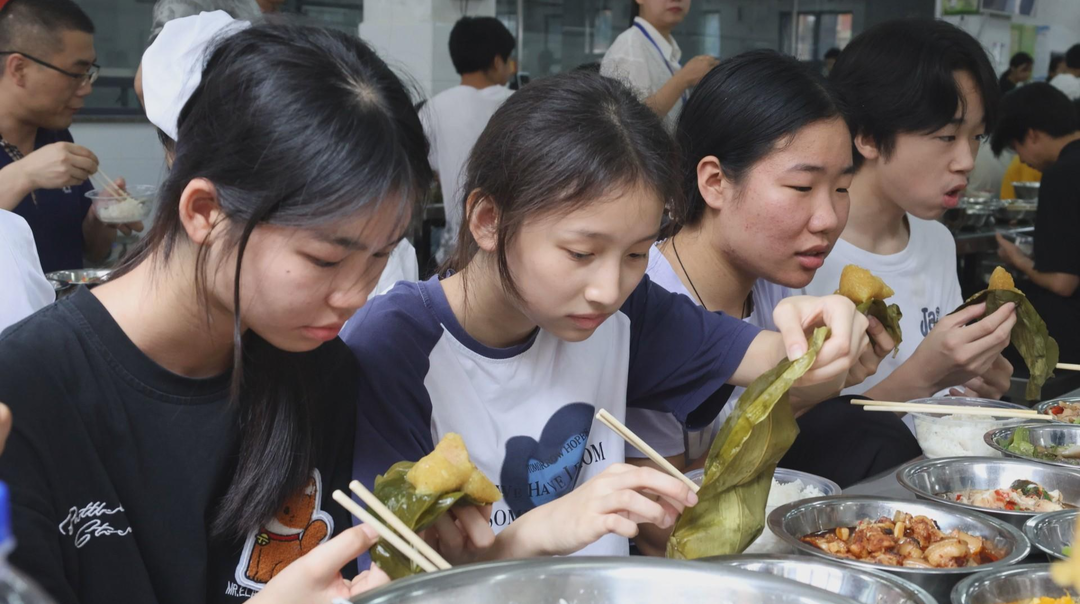 县实验学校：粽叶飘香迎端午 暖心护航中考路