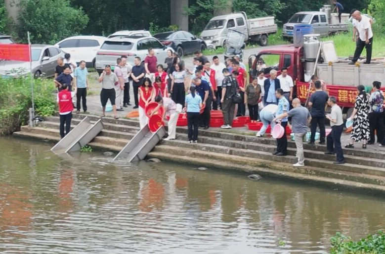 县农业农村局：开展增殖放流活动 筑牢蒸水河水源生态防线