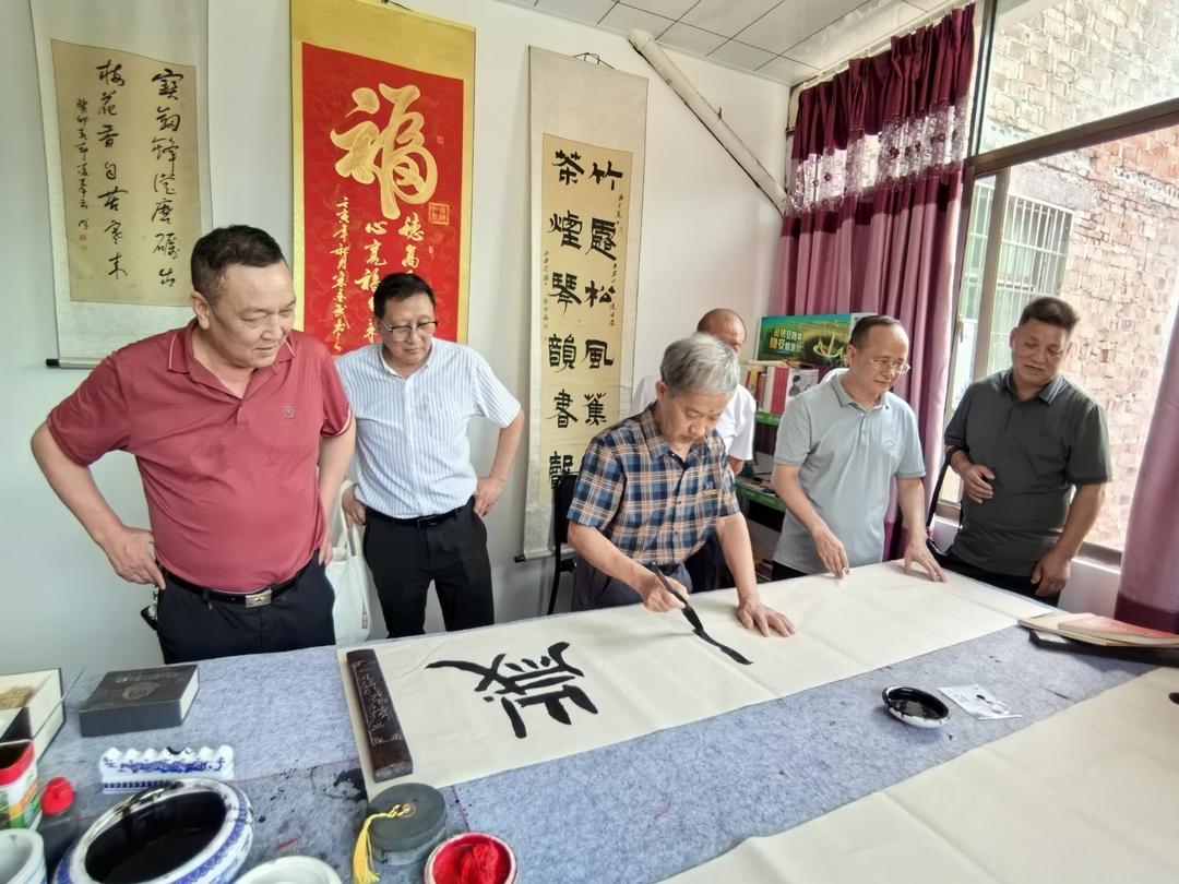 书法笔会搭起文化下乡连心桥