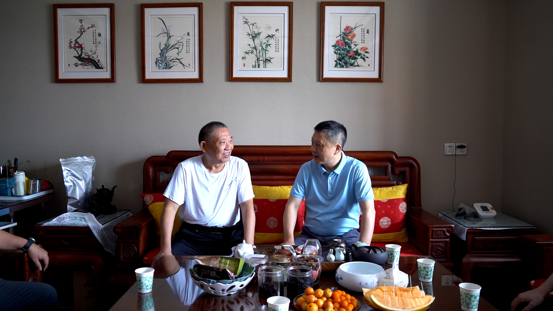 叶强“七一”前夕走访慰问老党员