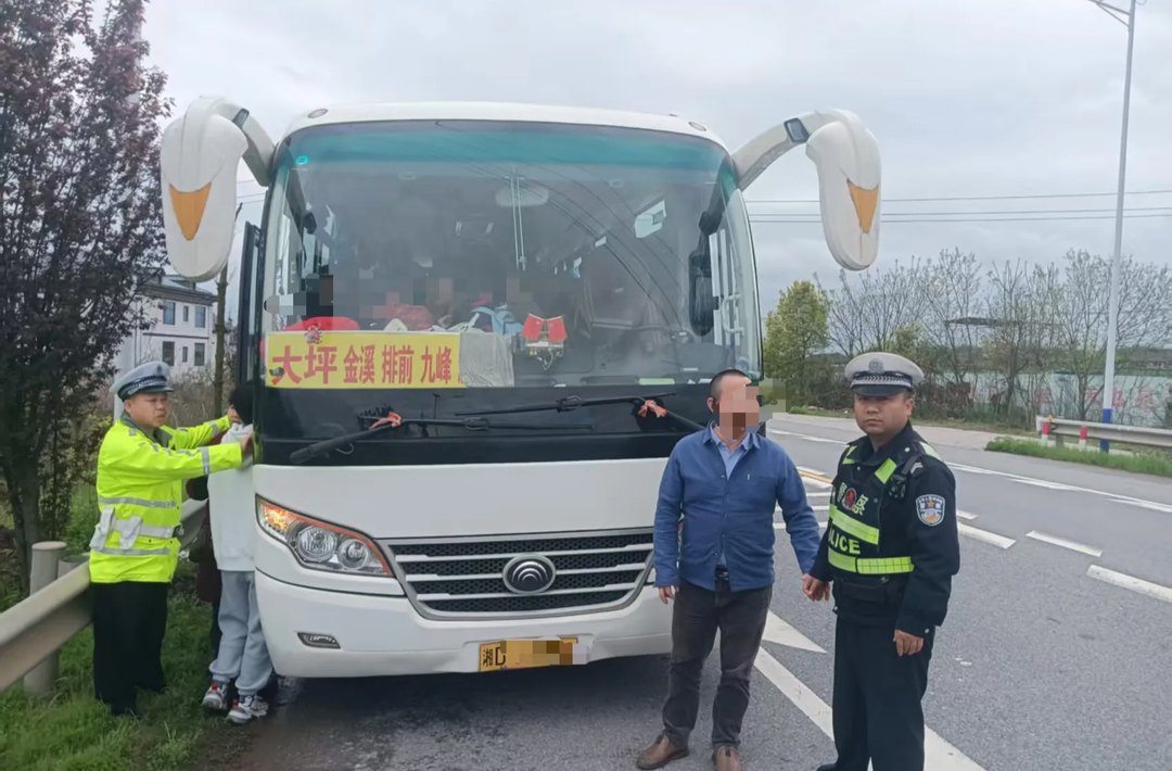 核载35人实载62人！一客车驾驶员因危险驾驶罪被刑事立案