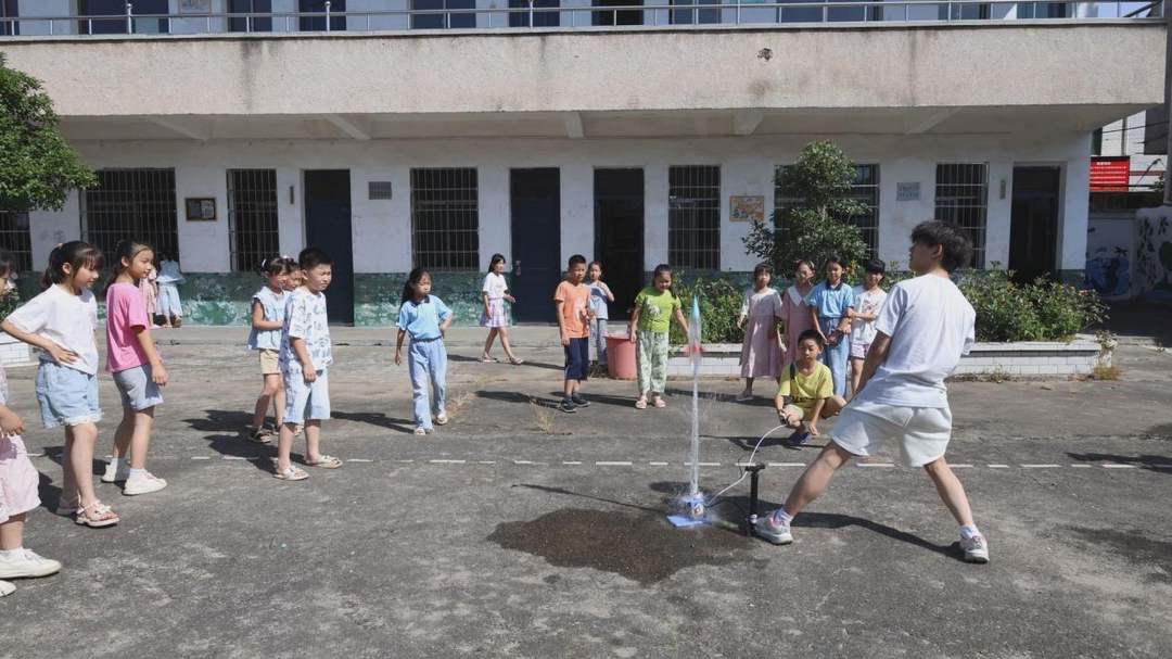 湖南大学“三下乡”特色支教 点亮乡村孩童夏日时光