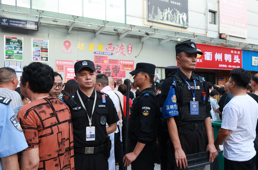 一碗炒粉带火小城 | 我县多措并举护航“碎步炒粉老爷爷”打卡热潮