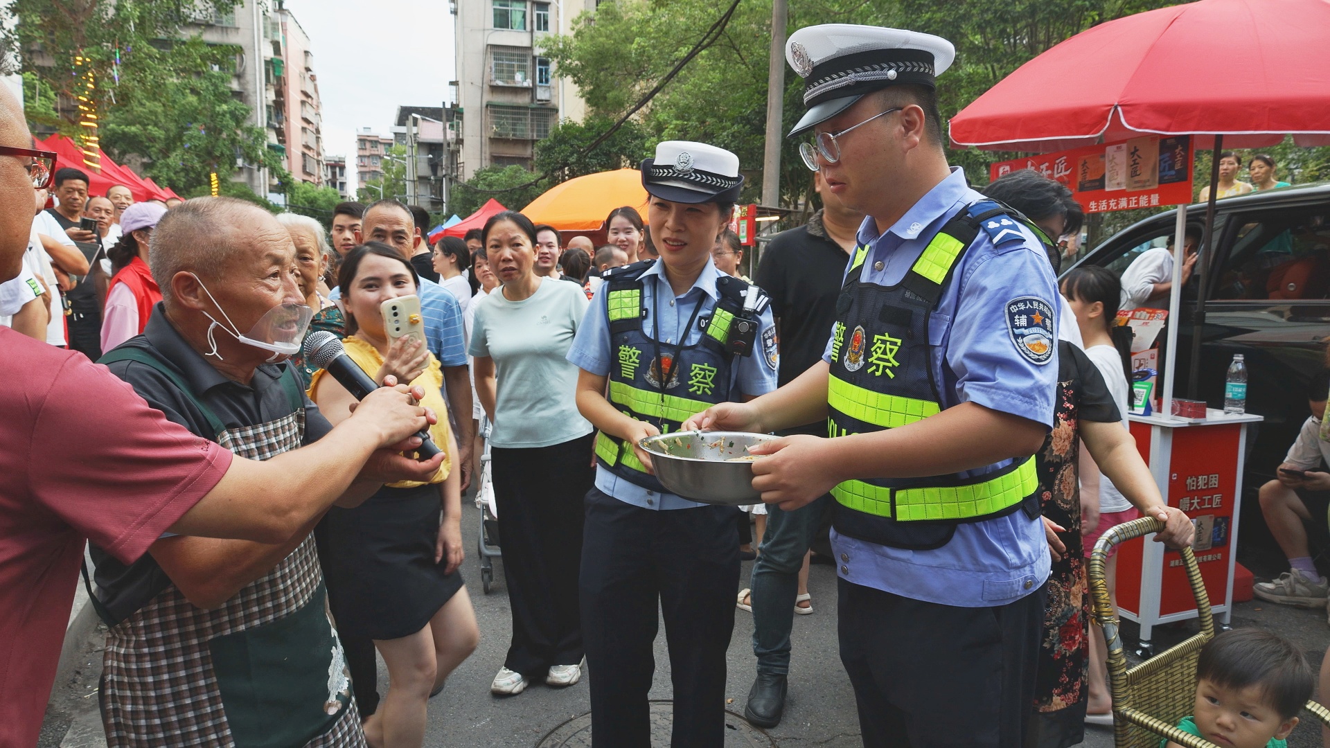 县交管大队：交警值守保畅通 护航平安打卡路